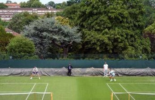 Sinner-Djokovic inizia un giorno prima: allenamento 'a vista' per Jannik e Nole a Wimbledon