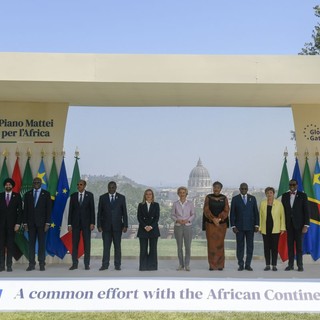 Piano Mattei, Meloni “Impegni per 1,2 mld, abbattere il debito africano”