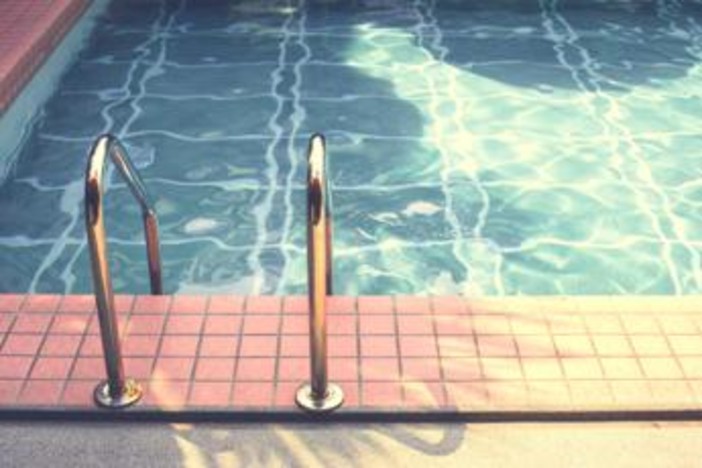 Piscina per islamiche a Roma, è scontro. FdI: "Si avalla segregazione", Pd: "Decisione giusta"