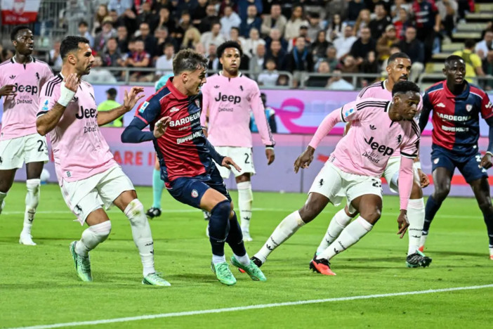 Il Cagliari ferma la Juve sull’1-1, Kolo Muani risponde a Maldini Il Cagliari ferma la Juve sull’1-1, Kolo Muani risponde a Maldini