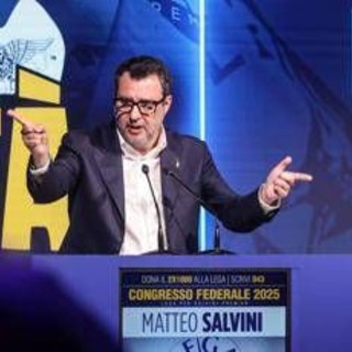 Lega, Salvini acclamato segretario. Ora il Viminale nel mirino: &quot;Sono disponibile&quot;