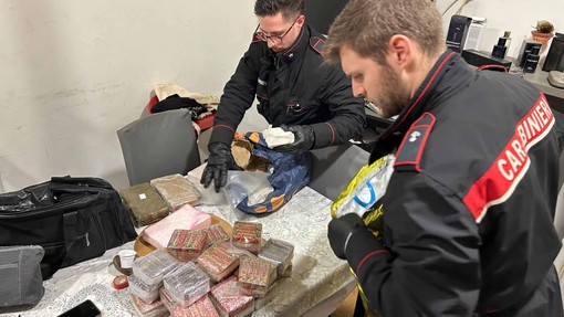 Blitz antidroga a Roma, 13 arresti tra Magliana e clan Senese Blitz antidroga a Roma, 13 arresti tra Magliana e clan Senese