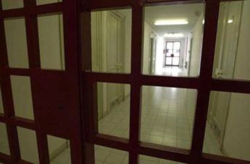 Accumula condanne per oltre 15 anni di carcere ma è sempre incinta: arrestata 31enne