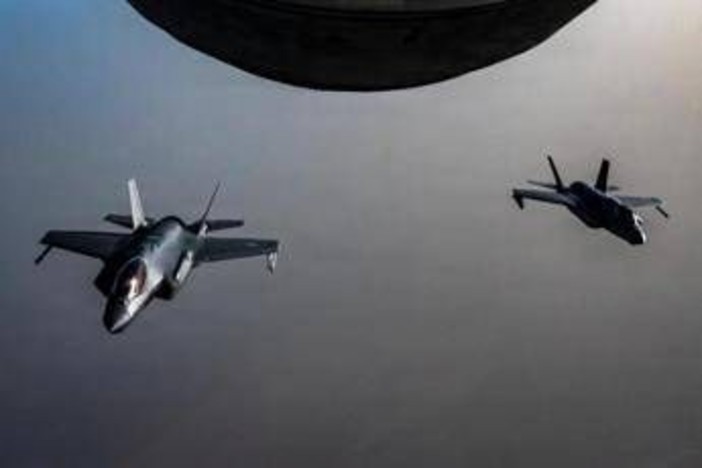 Stretto di Hormuz, gli Usa abbattono altri due droni iraniani Stretto di Hormuz, gli Usa abbattono altri due droni iraniani