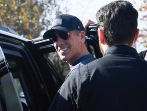 Hunter Biden apre alla corsa per la Casa Bianca nel 2028: "Forse dovrò candidarmi" Hunter Biden apre alla corsa per la Casa Bianca nel 2028: "Forse dovrò candidarmi"