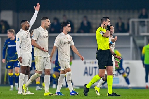 Verona-Como 0-1, Douvikas consegna l’Europa ai lariani Verona-Como 0-1, Douvikas consegna l’Europa ai lariani