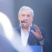 Tajani: "Ecco il piano per abbassare le tasse agli italiani" Tajani: "Ecco il piano per abbassare le tasse agli italiani"