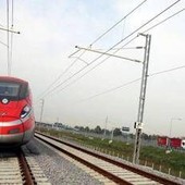Milano-Bologna, ritardi fino a 2 ore sull'alta velocità per la presenza di persone sui binari Milano-Bologna, ritardi fino a 2 ore sull'alta velocità per la presenza di persone sui binari