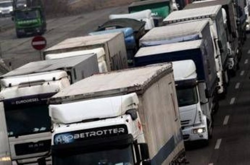 Sciopero autotrasportatori, Garante : "Revocare fermo tir 20-25 aprile"