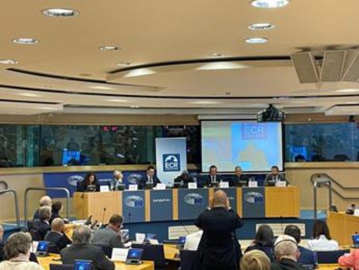 Ue, strumenti di cooperazione per sviluppo Africa, incontro a Bruxelles con cardinale Sarah Ue, strumenti di cooperazione per sviluppo Africa, incontro a Bruxelles con cardinale Sarah