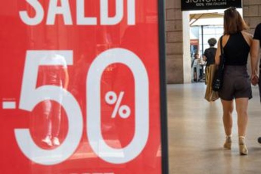Saldi, sabato al via in quasi tutta Italia ma ribassi già iniziati Saldi, sabato al via in quasi tutta Italia ma ribassi già iniziati