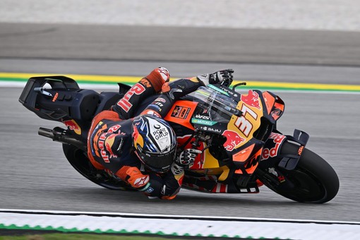 Acosta vince la sprint in Malesia davanti a Marc Marquez e Bezzecchi Acosta vince la sprint in Malesia davanti a Marc Marquez e Bezzecchi