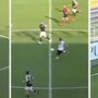 Totti e il gol da centrocampo, la magia a Parma - Video