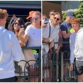 Sinner, entusiasmo a Wimbledon: autografi e selfie con tifosi