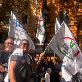 Carburanti, oggi a Roma la protesta di Taxi e Ncc sotto il ministero dei Trasporti: "Governo ci incontri" Carburanti, oggi a Roma la protesta di Taxi e Ncc sotto il ministero dei Trasporti: "Governo ci incontri"