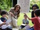 Kate a Reggio Emilia, la principessa incontra i bimbi dell'asilo modello nel verde