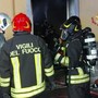 Bologna, incendio in palazzo di quattro piani: 7 adulti e due bambini in ospedale