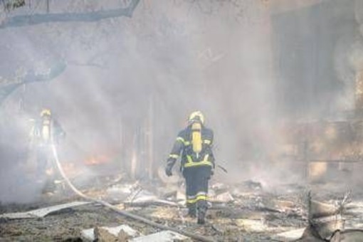 Guerra in Ucraina, missili russi nella notte su Kiev: "Almeno due morti"