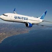 Passeggera bloccata nel bagno dell'aereo: sfiorato l'atterraggio d'emergenza negli Usa