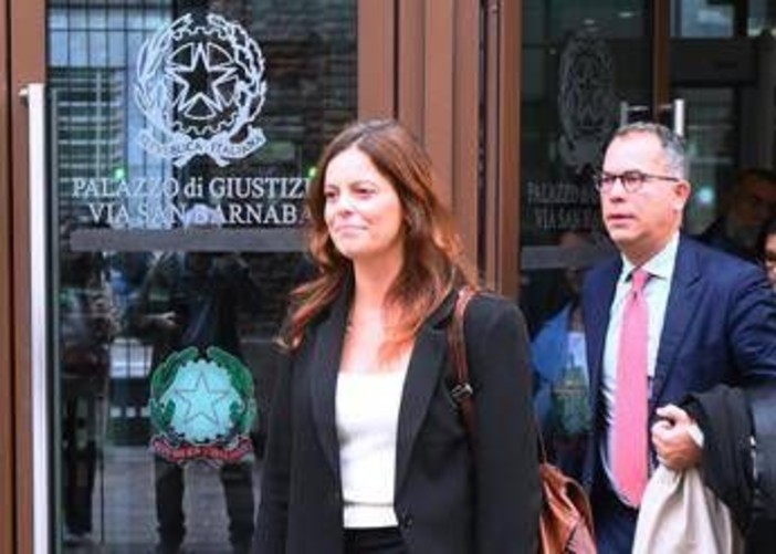 Ilaria Salis, chiesta nullità sentenza su risarcimento a ex collaboratori per mancata notifica: attesa per verdetto Ilaria Salis, chiesta nullità sentenza su risarcimento a ex collaboratori per mancata notifica: attesa per verdetto