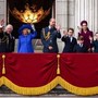 Royal Family insieme ai veterani nel Giorno della Vittoria in Europa