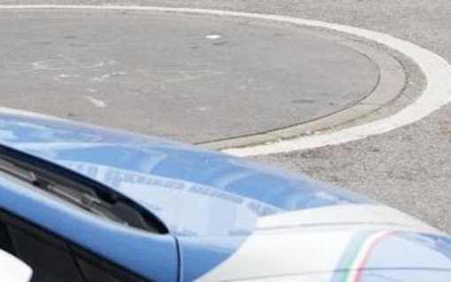 Bologna, 43enne ammanettato muore durante intervento polizia Bologna, 43enne ammanettato muore durante intervento polizia