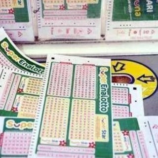 Superenalotto, numeri combinazione vincente oggi 23 settembre