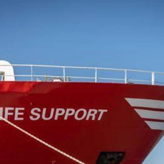 Mare forza 7, Life Support con 215 migranti a bordo chiede porto più vicino