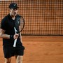 Sinner torna in campo, vittoria ed emozioni a Roma