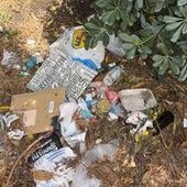 Roma, aiuole e marciapiedi nel degrado intorno alla Nuvola: all’Eur cittadini costretti a camminare fra le auto Roma, aiuole e marciapiedi nel degrado intorno alla Nuvola: all’Eur cittadini costretti a camminare fra le auto