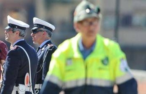 Firenze, macabra scoperta in una casa: trovato un cadavere nascosto in un baule Firenze, macabra scoperta in una casa: trovato un cadavere nascosto in un baule