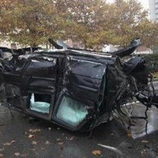 Scontro tra due auto a Milano: quattro feriti, uno è gravissimo Scontro tra due auto a Milano: quattro feriti, uno è gravissimo