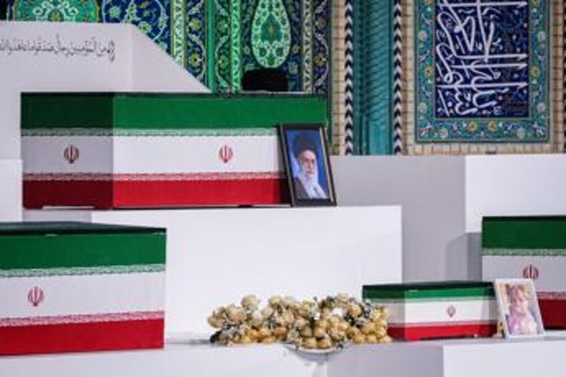 Iran, preghiera funebre per Khamenei: ci sono tre figli ma non Mojtaba Iran, preghiera funebre per Khamenei: ci sono tre figli ma non Mojtaba