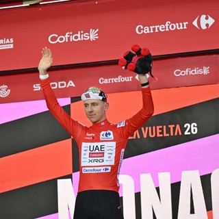 Pogacar vince in solitaria alla Vuelta e blinda la maglia rossa