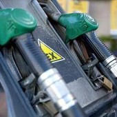 Carburanti, arrivano i ribassi su benzina e gasolio: i prezzi di oggi Carburanti, arrivano i ribassi su benzina e gasolio: i prezzi di oggi