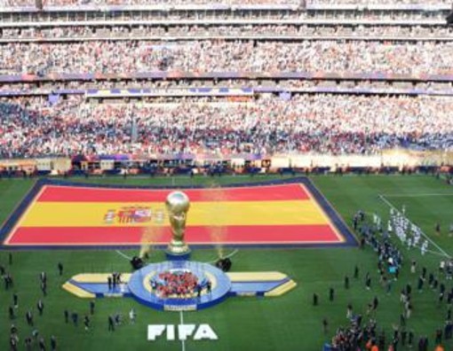 Rodri alza la coppa, Argentina si volta di spalle. In Spagna: "È una vergogna" Rodri alza la coppa, Argentina si volta di spalle. In Spagna: "È una vergogna"