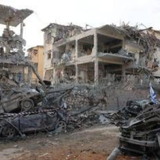 Israele-Iran, attacchi incrociati: colpito quartiere di Khamenei, morti a Tel Aviv