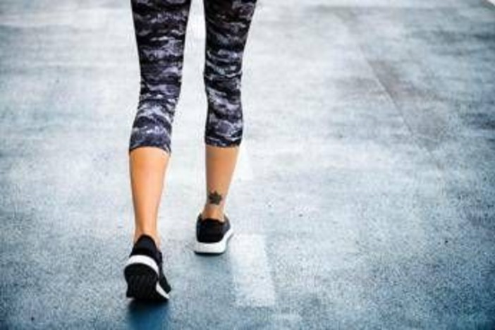 Camminata 6-6-6: cos’è il metodo low impact virale che aiuta a dimagrire e tonificare