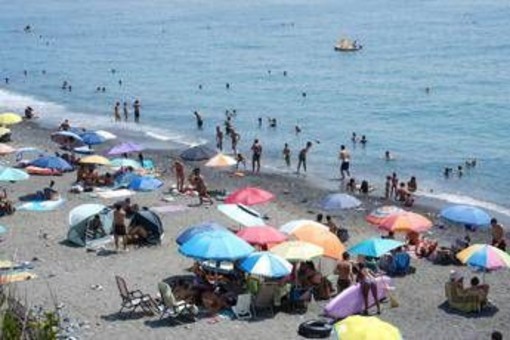 Lecce, si sente male mentre nuota con gli amici: morto 19enne Lecce, si sente male mentre nuota con gli amici: morto 19enne
