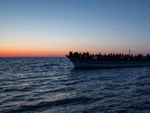 Migranti, raffica di sbarchi a Lampedusa: arrivate quasi 700 persone in poche ore