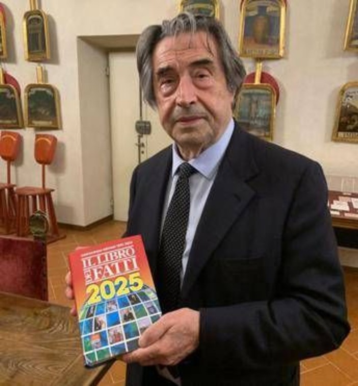 Il Libro dei Fatti in dono al maestro Riccardo Muti