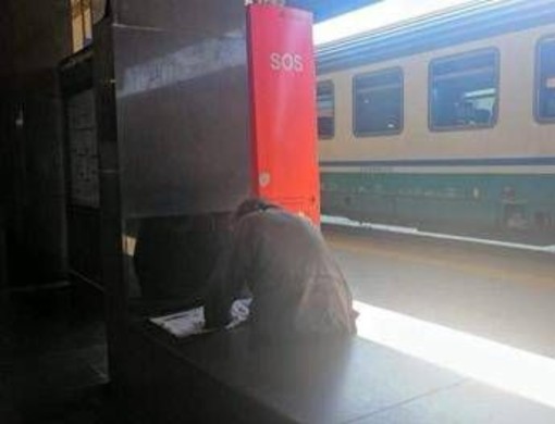 Choc a Roma, lite tra clochard: cosparge il rivale di alcol e gli dà fuoco Choc a Roma, lite tra clochard: cosparge il rivale di alcol e gli dà fuoco