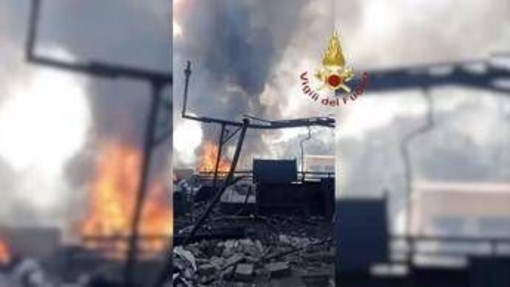 &quot;L'esplosione e l'auto in fiamme, così abbiamo salvato un uomo&quot;: l'intervento dei carabinieri a Roma