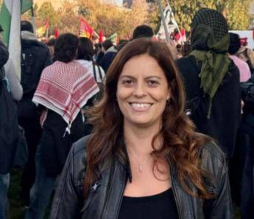 Ilaria Salis in piazza a Milano: "Il terrorismo mediatico non ci ferma"