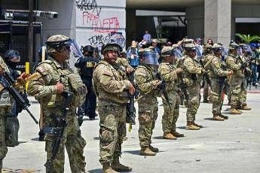 Proteste Los Angeles, corte d'appello autorizza Trump a tenere Guardia Nazionale