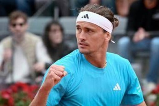 Zverev, ristorante non lo riconosce e... non lo fa entrare: "Non hai prenotato"