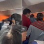 Power bank prende fuoco nella cappelliera dell'aereo: paura sul volo IndiGo