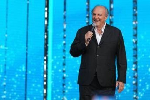 Gerry Scotti: &quot;Non ho fatto le scarpe a Striscia. Affari Tuoi? Si avvicina alla ludopatia&quot;