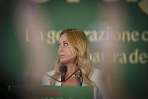 Sondaggio politico, calano Fratelli d'Italia e Futuro nazionale: le intenzioni di voto