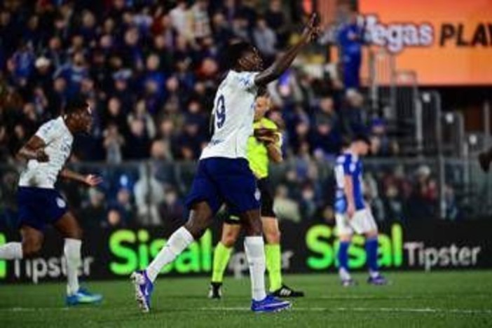 Como-Inter 3-4, Chivu batte Fabregas in rimonta e vola a +9 sul Napoli